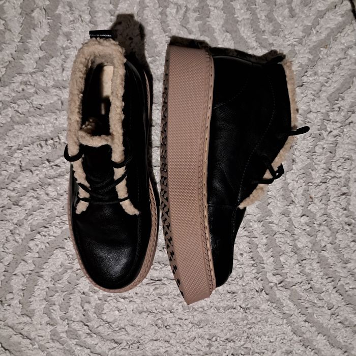 Зимові жіночі  черевики Б/у