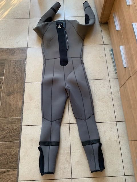 Skafander nurkowy +ocieplacz kaptur Pianka neoprenowa M BARE ARCTIC 7m