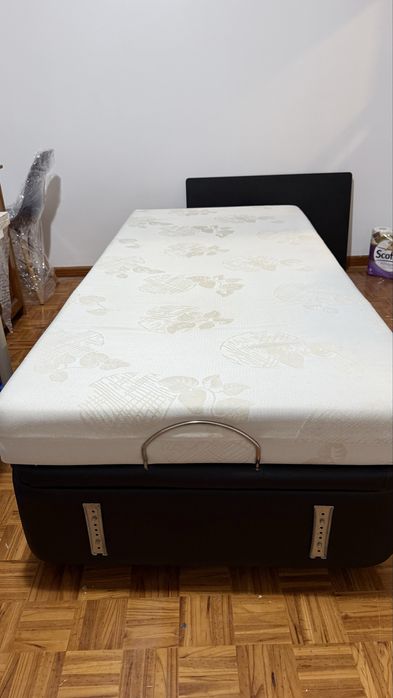Cama de solteiro sommier (com colchão)