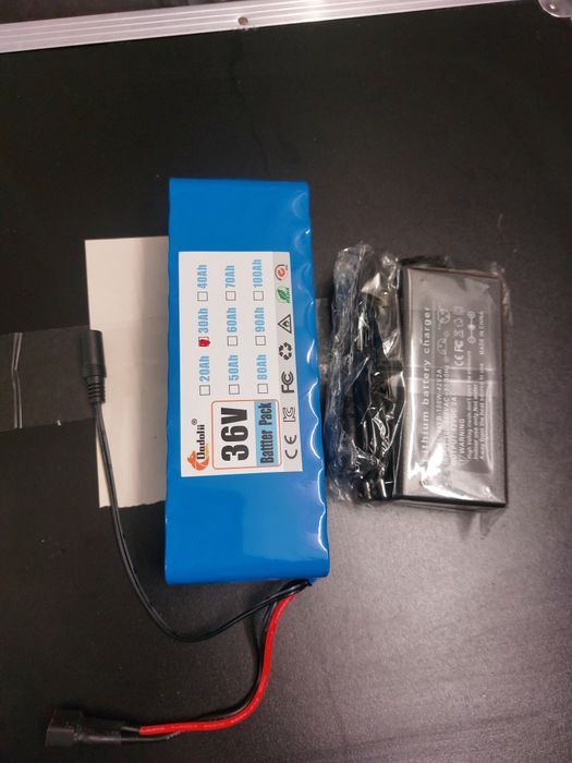 Bateria de trotinete nova 36v com carregador incluido