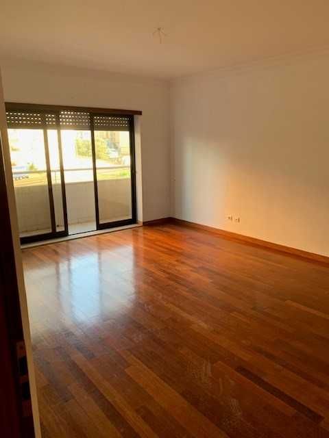 Duplex T4 para arrendamento em Santarém