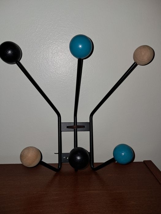 Bengaleiro de parede com varias cores