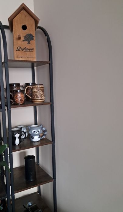 Wąski regał pionowy w stylu vintage – loft, do salonu, biura, kuchni