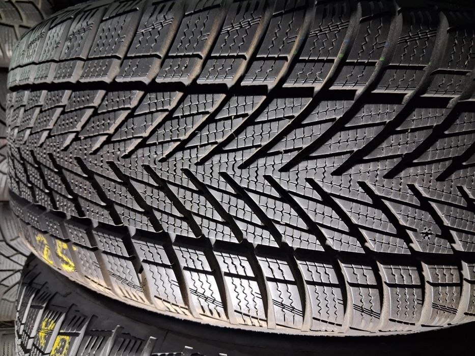 215/55 17 Goodyaer Ultra Grip perfomance 3  КОМПЛЕКТ , Пара