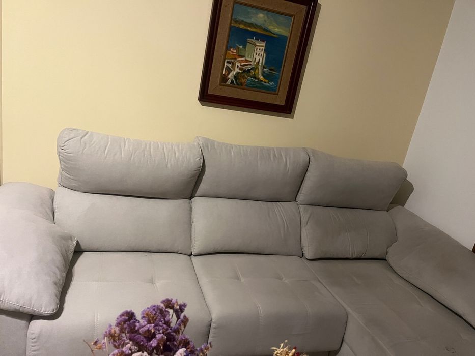 Sofá cinzento com chaise longue