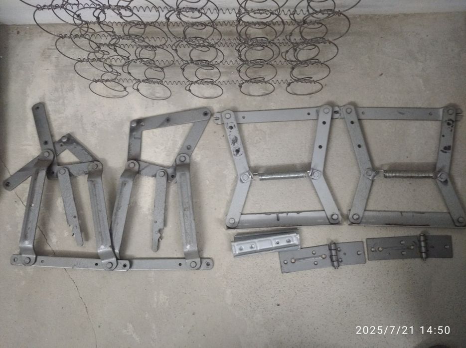 Пружинный блок и кронштейны к дивану.