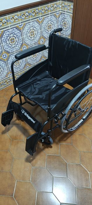 Cadeira de rodas, cadeira para banho nova , andador novo