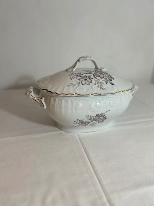 Serviço completo Vista Alegre, conjunto Grândola com 44 anos