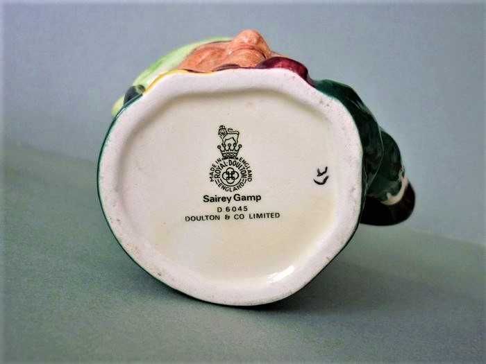 Caneca inglesa Royal Doulton - Antiga mas em muito bom estado