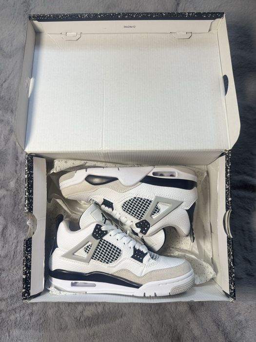Nike Air Jordan 4