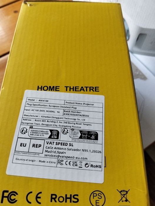 Projector novo dentro da caixa bom para ver filmes e desporto