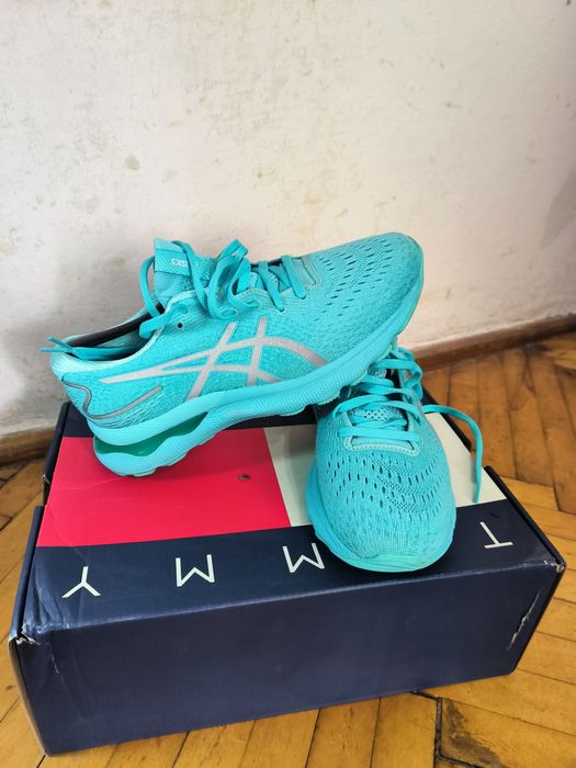Кросівки asics жіночі