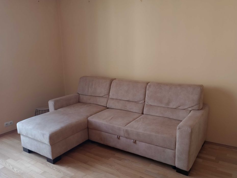 bardzo wygodna  rozkładana kanapa z pojemnikiem na posciel - wymiary: 183x158x80