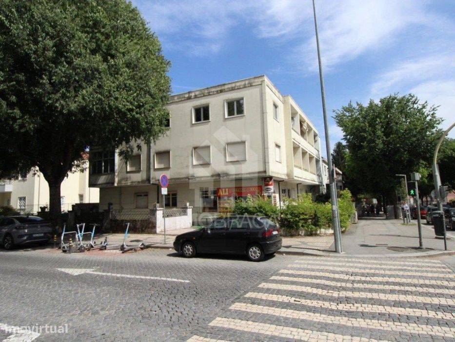 Apartamento T3 Remodelado para Arrendamento no Centro da Cidade