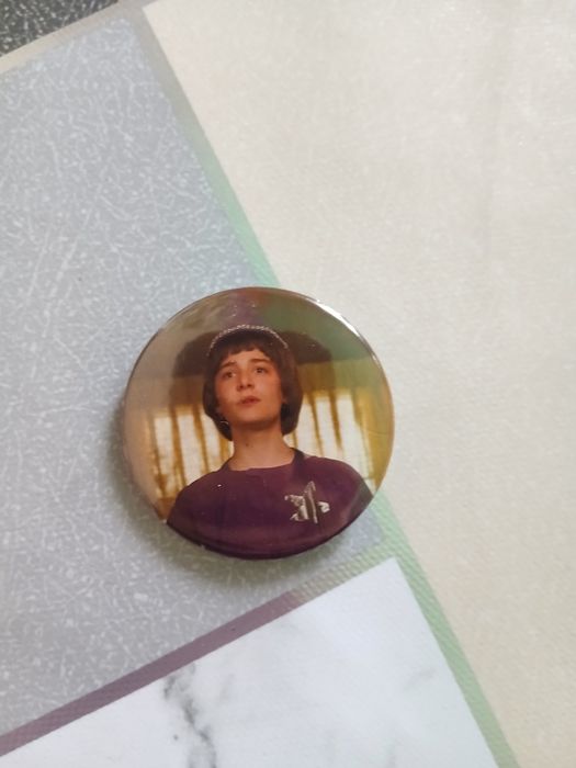 Продам значки с котами и с уиллом