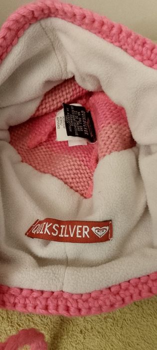 Piękna różowa czapka Quicksilver