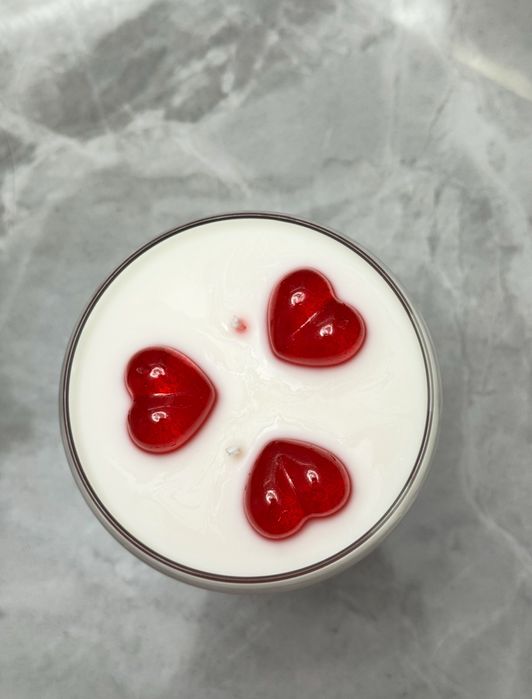 Свічка в бокалі