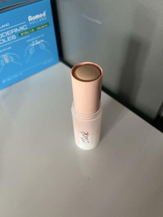 Podkład w sticku essence 120 w sztyfcie