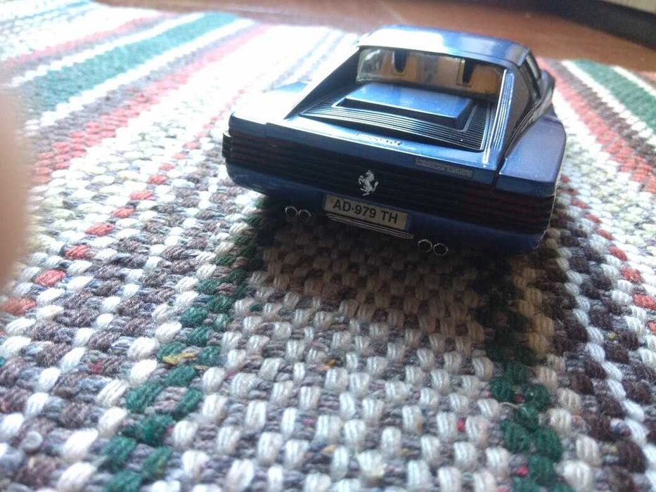 Ferrari Testarossa 1:24