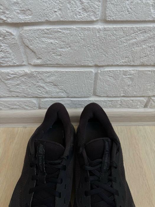 Кросівки Nike Revolution 5