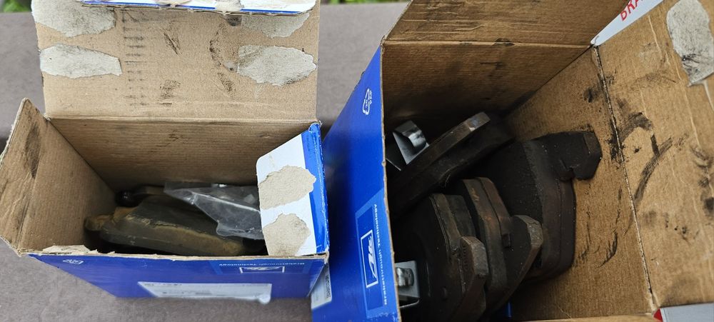 Vende-se  Discos de travão com pastilhas para VW passat B6