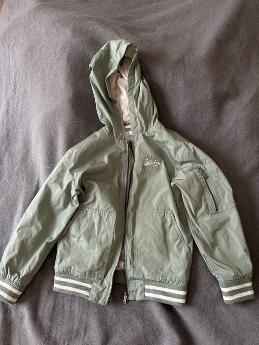 Продам легку куртку Reserved