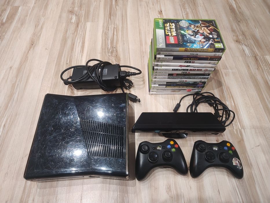 Konsola Xbox 360 250GB + 2 pady+kinect+gry