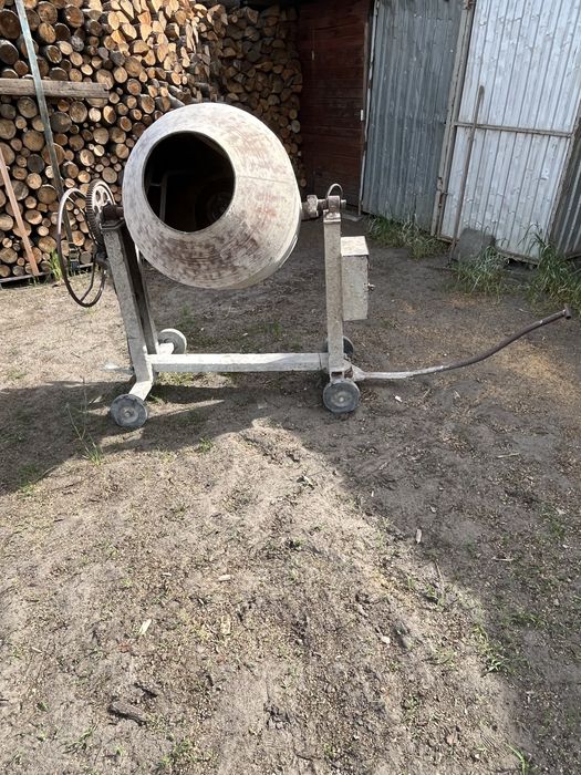 Betoniarka 310L – stara solidna konstrukcja | 400V | 32A 5P | Prawo/Lewo | Bardzo cicha