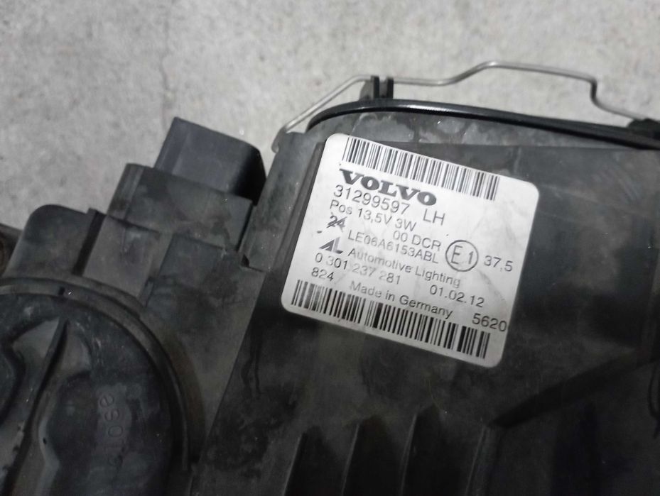 Ótica frontal esquerda, Volvo V50, ano 2012 (bi-xenon direcional)