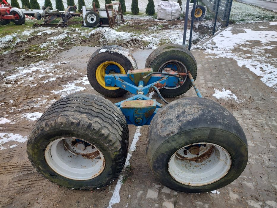 Tandem podwozie Skrętna oś przyczepy beczki dłużyca