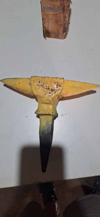 Bigorna pequena antiga