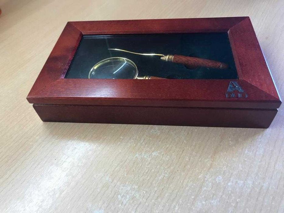 abre cartas + lupas dourado com cabo de madeira na caixa original