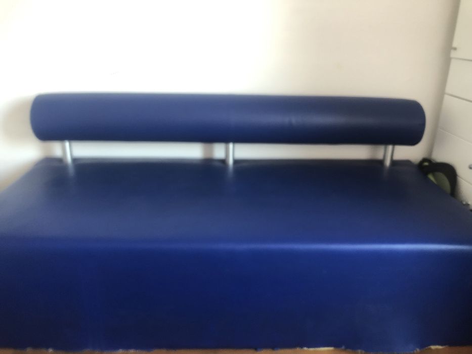 Sofa azul confortavel