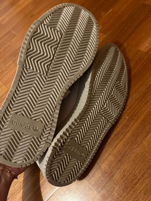 Adidas - Tamanho 42