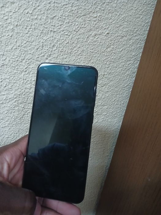 Samsung a50(128gb) com capa e cartão de memoria adicional gratis