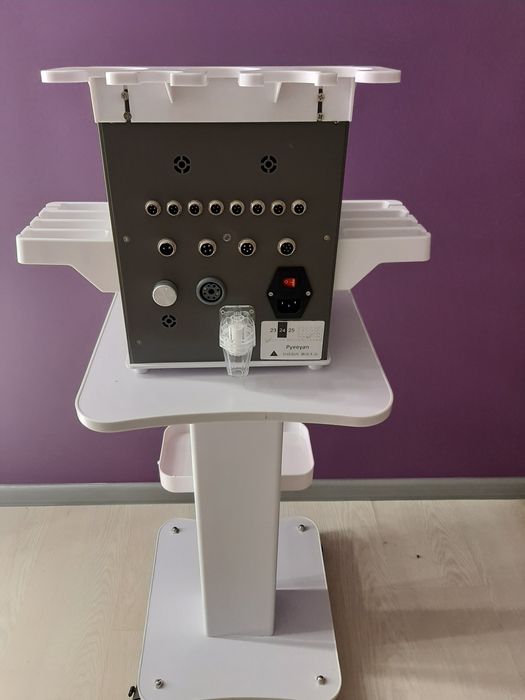 В наличии новый массажный  аппарат, комбайн  6 в 1  ном.