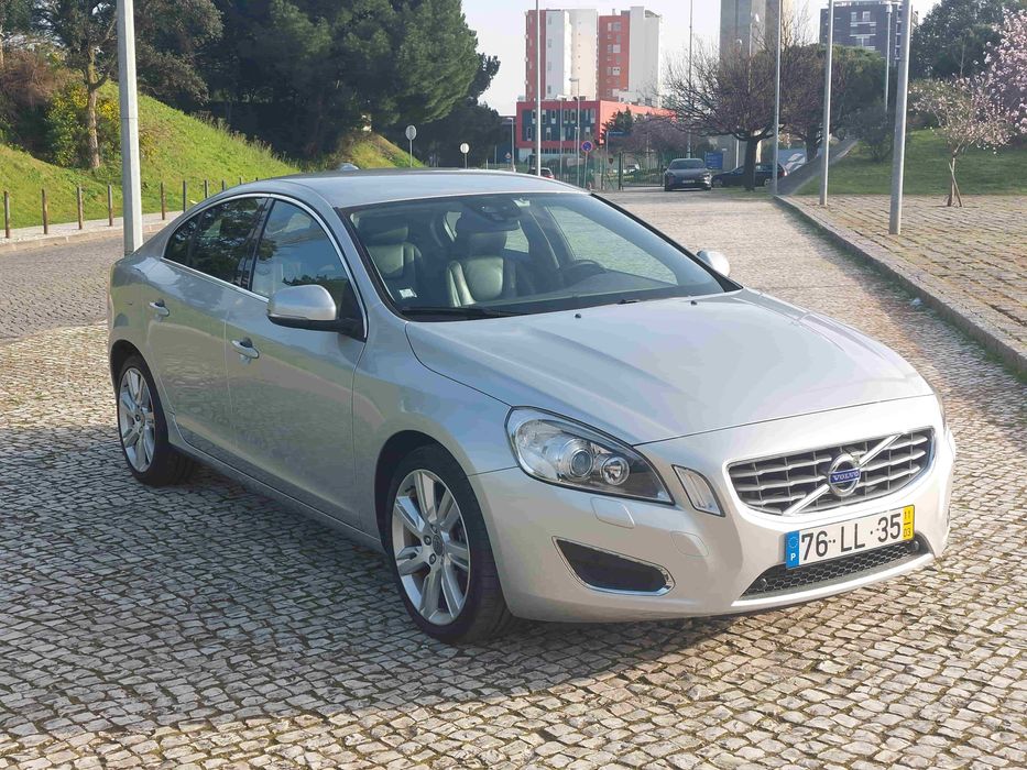 Volvo D3 T5 SUmmum (Full extras) com apenas 81000kms