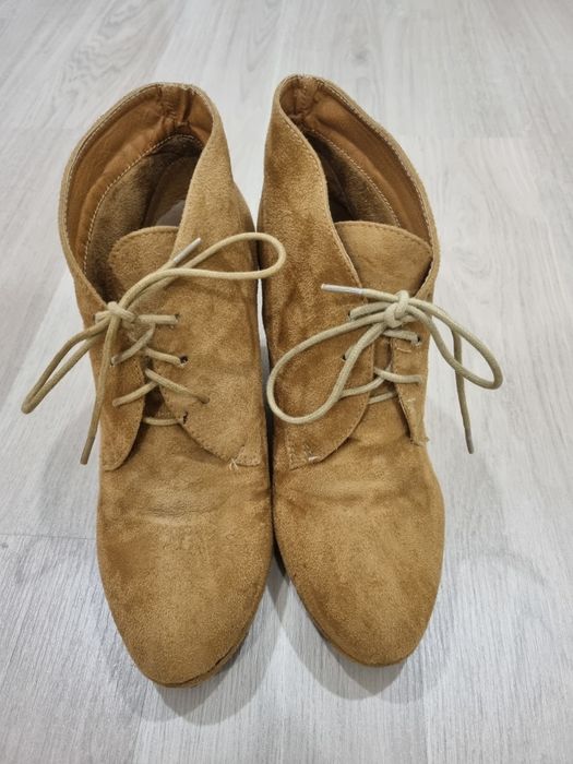 Botim camel com salto