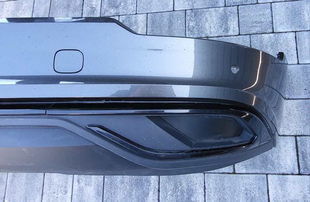 Бампер задній + губа накладка заднього бампера Audi Q8 (2019)