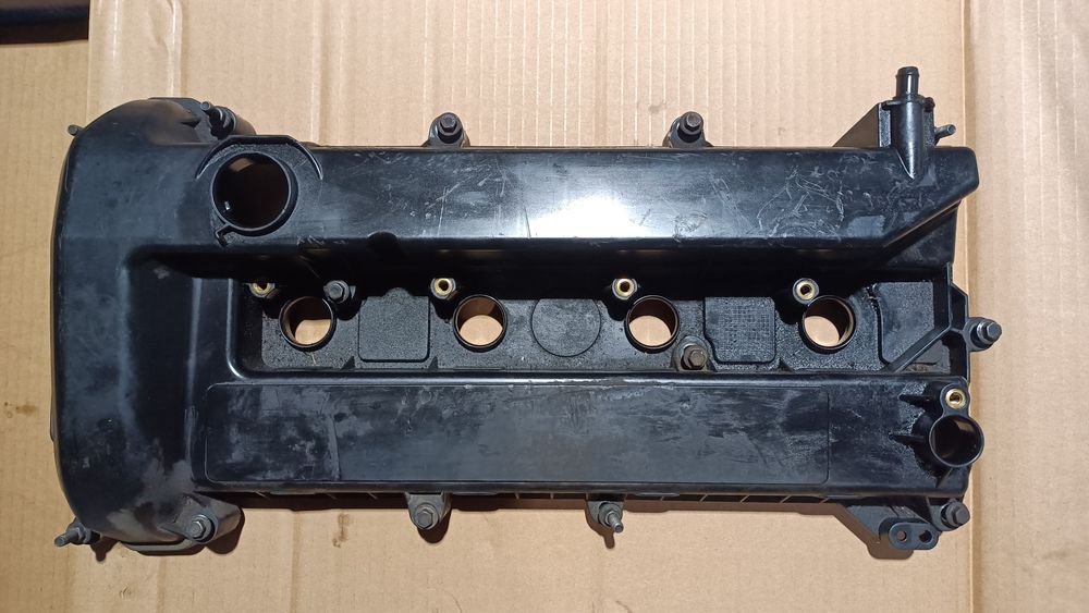 Pokrywa zaworów C-Max