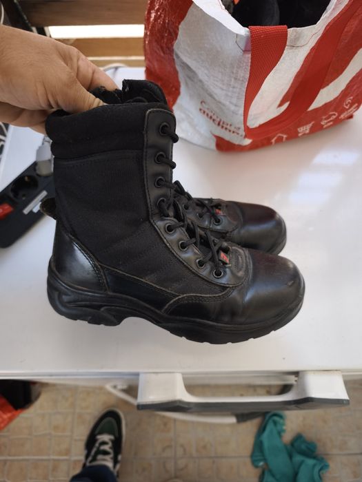 Bota tática com zíper lateral , n 37 em bom estado
