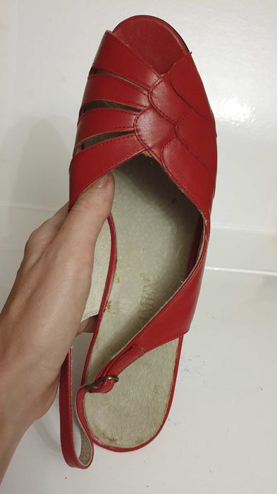 Вінтажні шкіряні червоні босоніжки р. 38 Нові