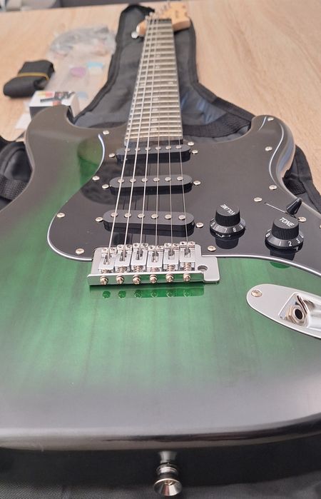 Guitarra Elétrica (como nova)