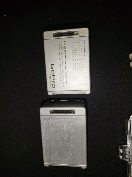 2 GoPro Hero e 2 câmeras de ação