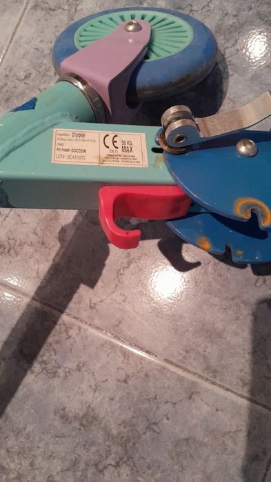 Trotinete Infantil Dobrável Disney Frozen Elsa - Ajustável e Portátil