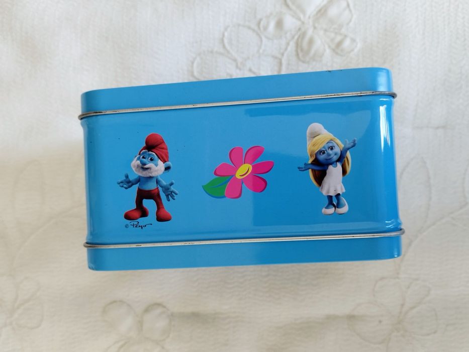 Caixa colecionável dos Smurfs.  mala metálica.  merendeira