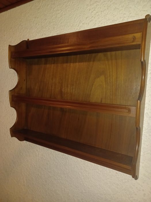 Estante de Parede de Madeira