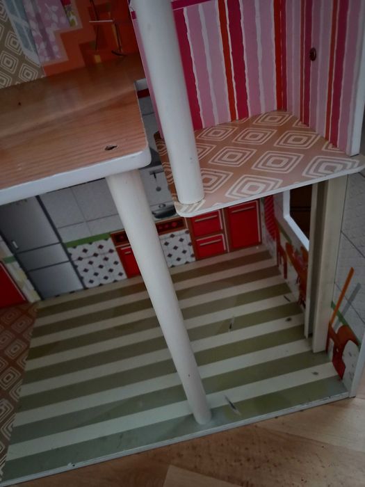 Duży domek dla lalek