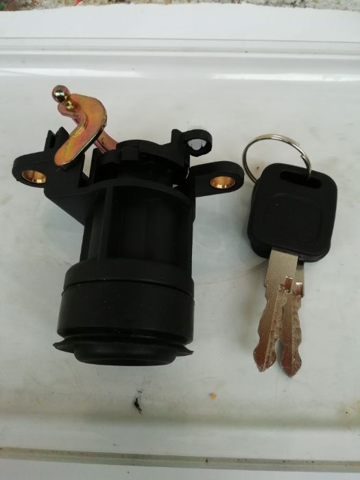 Замок кнопка багажника VW Passat B4 golf 1,2,3,4 ,AUDI 80 B3,A-100 C4.
