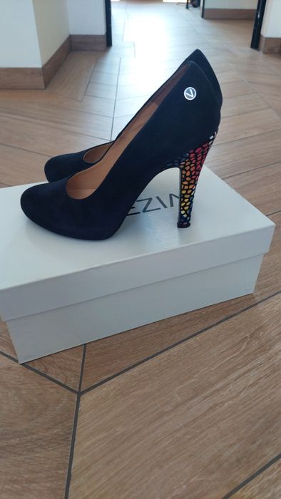 Skórzane buty r 37 (zamszowe)